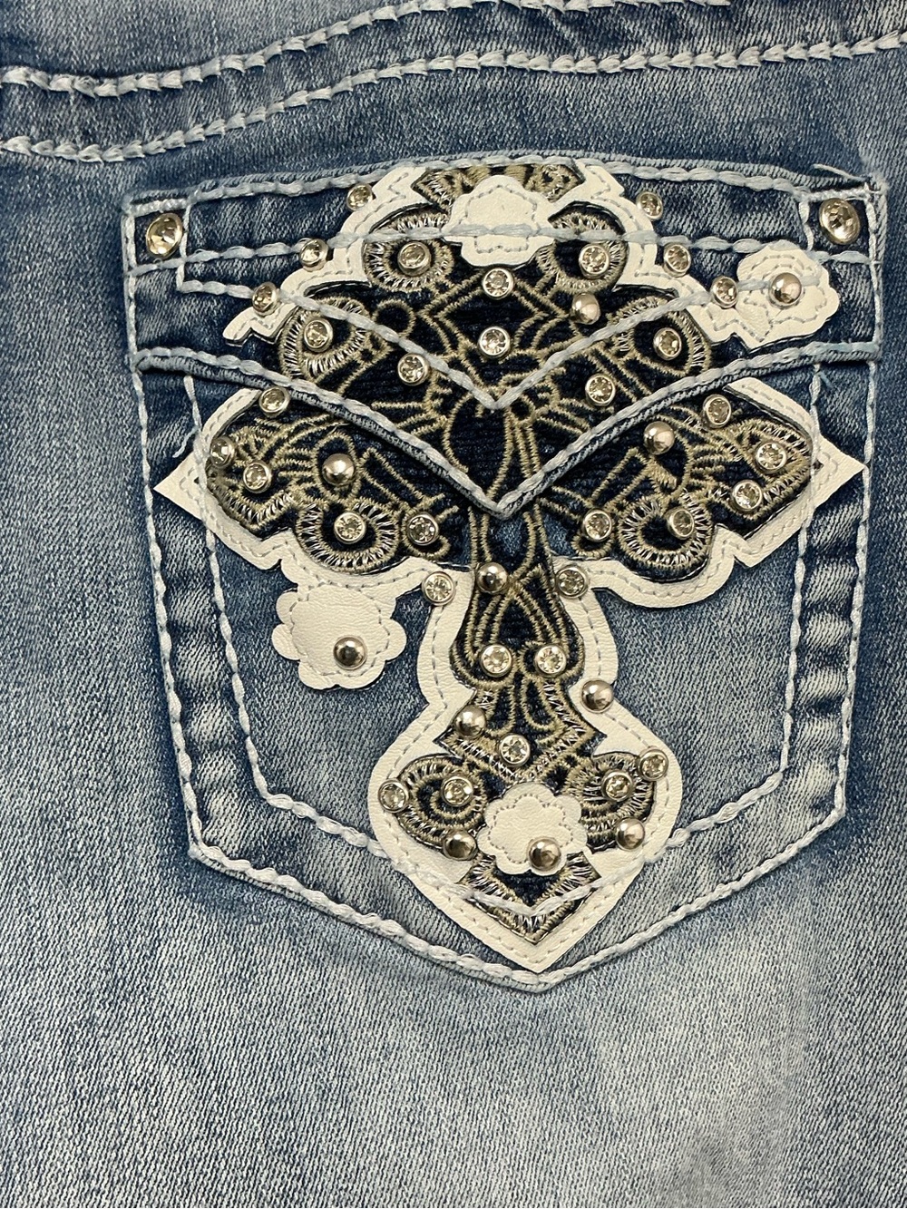 Telepatia Mid-Rise Bootcut Embellished Jeans Size 9/29 - Picture 3 of 13